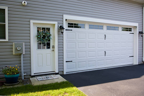 24/7 Emergency Garage Door Panel Replacement experts in Geary County County, KS